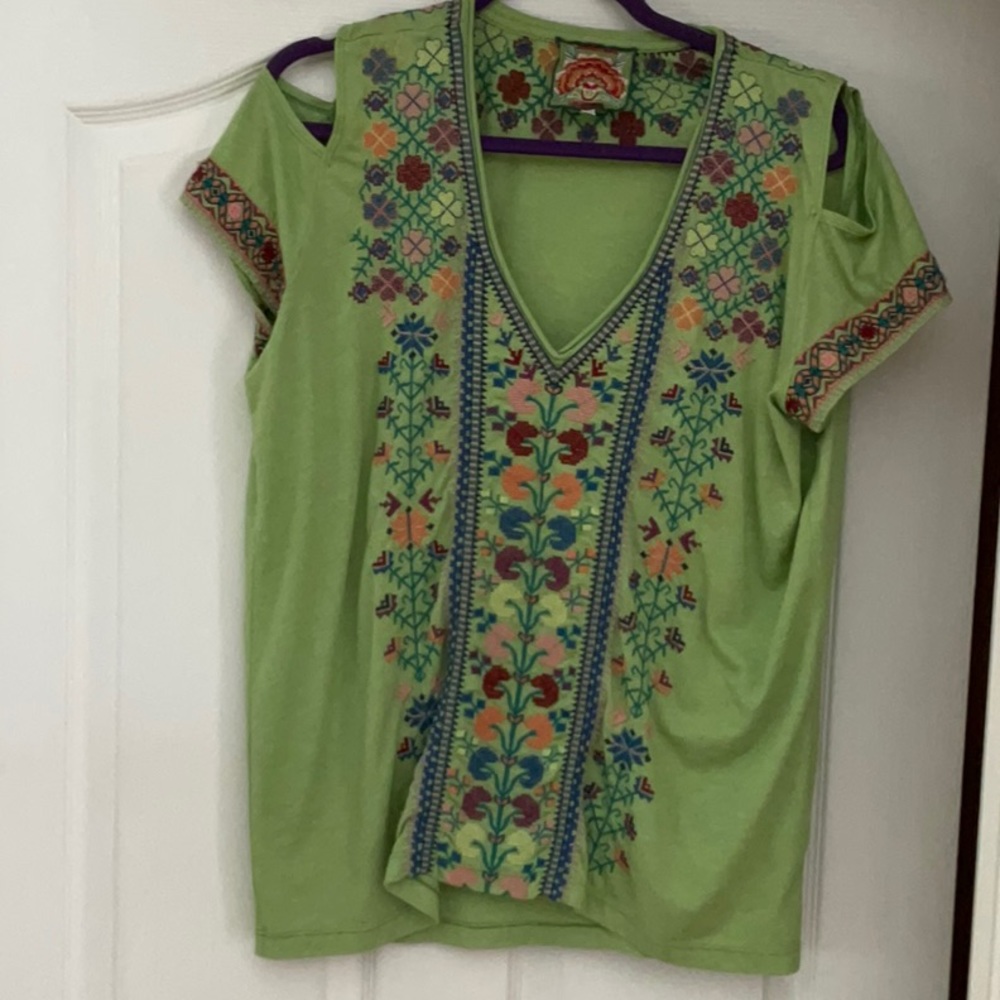 Johnny Was cold shoulder Boho Tee in clover